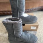 UGG  Women’s Classic Short II Boots Photo 3
