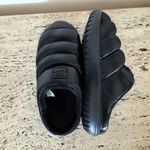 WOMEN'S NIKE W NIKE BURROW COZY CLOGS. Size 8. MSRP $60 Photo 10