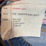 Johnny Was  The Cropped Baby Boot Jeans Mid Rise Slim Fit Embroidered Size 25 Photo 6
