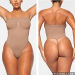 SKIMS  Seamless Sculpt‎ Strapless Thong Bodysuit Sienna XS Photo 1