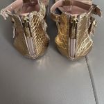 Kenneth Cole  Reaction Gold Strappy Flat Gladiator Sandals Size 8 Photo 4