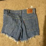 Levi's NWOT Levi Distressed Women's High Waisted Mom Shorts size 27/4 Photo 2