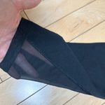 Victoria's Secret VICTORIA SPORT /  Mesh Detail Crop Leggings Yoga Pants- size XS Photo 3