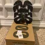 Yeezy Boost 700 Hospital Blue Photo 2