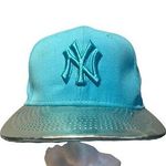 New Era 9fifty Embroidered New York Yankees teal/silver snapback hat Blue Photo 0