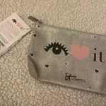 It Cosmetics Small cosmetics bag silver (eye ♥️IT!) detail limited editi… Photo 0