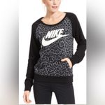 Nike Sportswear Club Fleece Leopard Crewneck Sweatshirt in a black /grey XS Photo 2
