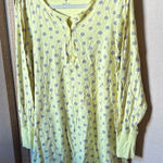 Hue  Yellow nighty with lavender Accents medium Photo 0