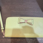 Green Bow Accent Women's Clutch wallet Photo 0