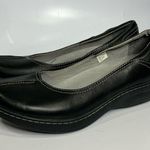 L.L.Bean black leather slip on shoes size 7.5 Photo 2