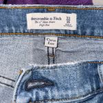 Abercrombie & Fitch Abercrombie Curve Love Shorts High-Rise Mom Photo 4