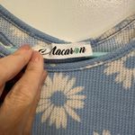 MACARON‎ Daisy Print Blue and Cream Tee Size M Photo 1