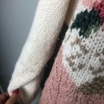 Vintage 1990’s white with pink rose floral sweater Size M Photo 5