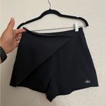 Alo Yoga CLUBHOUSE SKORT SIZE SMALL BLACK COLOR Photo 4