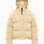 Aritzia NWOT - Super Puff Shorty in Light Yellow size small Photo 4