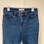 Abercrombie & Fitch  The Straight Mid Rise Dark Wash Curve Love 26 / 2 SHORT Photo 2