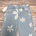 Light Wash High Rise Straight Leg White Floral Print Jeans NWT Medium 60s Hippie Blue Size undefined Photo 1
