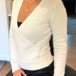 The Limited NICE PRETTY  sweater top💖🌷💗 Photo 0