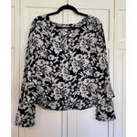 Bongo  NWT floral bell sleeve blouse size large Photo 1