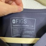 FIGS NWT Technical Collection Catarina One Pocket Scrub Top Women's XS Gray Photo 1
