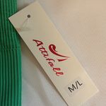 Attifall Emerald Green Ribbed V Photo 1