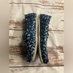 Toms  CHEVRON PATTERN STITCHED LOGO HEEL TAB CANVAS SLIP ON SHOES Photo 6