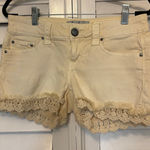 Daytrip  Capricorn Cream Crochet Shorts Size 26‎ Photo 0