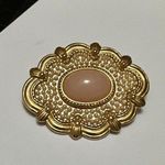 Avon Brooch Pin Pink Cabachon Center Gold Tone “Victorian Spring” Photo 7
