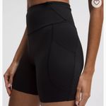 Lululemon  Black High-Waisted Shorts SZ:4 Photo 2
