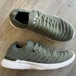 APL  Women’s Sz 7 Techloom Wave Sneakers in Green Photo 0