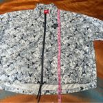 Nike Black and White Floral Windrunner Jacket small roses lillies running Photo 8