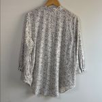 Jaclyn Smith Size XL patterned blouse with a zipper detail at the neckline Photo 10