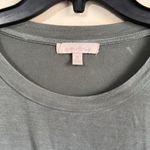 Wonderly  medium green top Photo 2