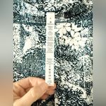 Lululemon  Never Still Cropped Legging 21" Inseam in Teal & White - Size 6 Photo 3