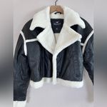 Hollister Black Cream Sherpa Lined Vegan Leather Crop Biker Bomber Jacket Medium Photo 6