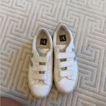 VEJA  Womens Recife Grip-Trio Court Sneakers Photo 5