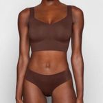 SKIMS Naked Plunge Tank S Photo 1