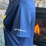 Brooks  10k rock n roll marathon series in training shirt Photo 3