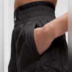 Lululemon  NWT Lightweight Super High Rise Training 4” Shorts Black Size 4 Photo 5