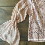 Gimmicks by BKE Gimmicks BKE buckle dusty rose open lace bell sleeve blouse size S‎ Photo 3