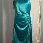 PRETTYGARDEN  Green Asymmetrical Ruched One-Shoulder Cocktail Gown Photo 0