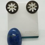 Vintage Flower Button Earrings White Photo 1