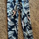 Apana 🌺  patterned athletic crops Photo 0