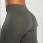 Gymshark Gymsark NWOT Everyday Seamless Leggings in Strength Green‎ Size XS. Photo 2