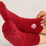 Shapermint Womens Fuzzy Slipper Socks Wine Burgundy S (5 Photo 0