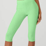 Alo Yoga Alo Alosoft High-Waist Iconic 90's Capri in ultramint heather Photo 0