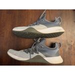 Nike elite TR women's sneakers grey and white size 7.5 Photo 3