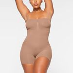SKIMS NWOT  Strapless Sculpting Mid Thigh Bodysuit size L Sienna Photo 7
