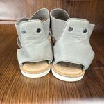 Sorel Women's Ella Sandal Gray // SIZE 7 // Criss Cross Elastic Straps Photo 3