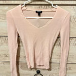 EXPRESS  Women's Light Pink V-Neck Long Sleeve Top Photo 0
